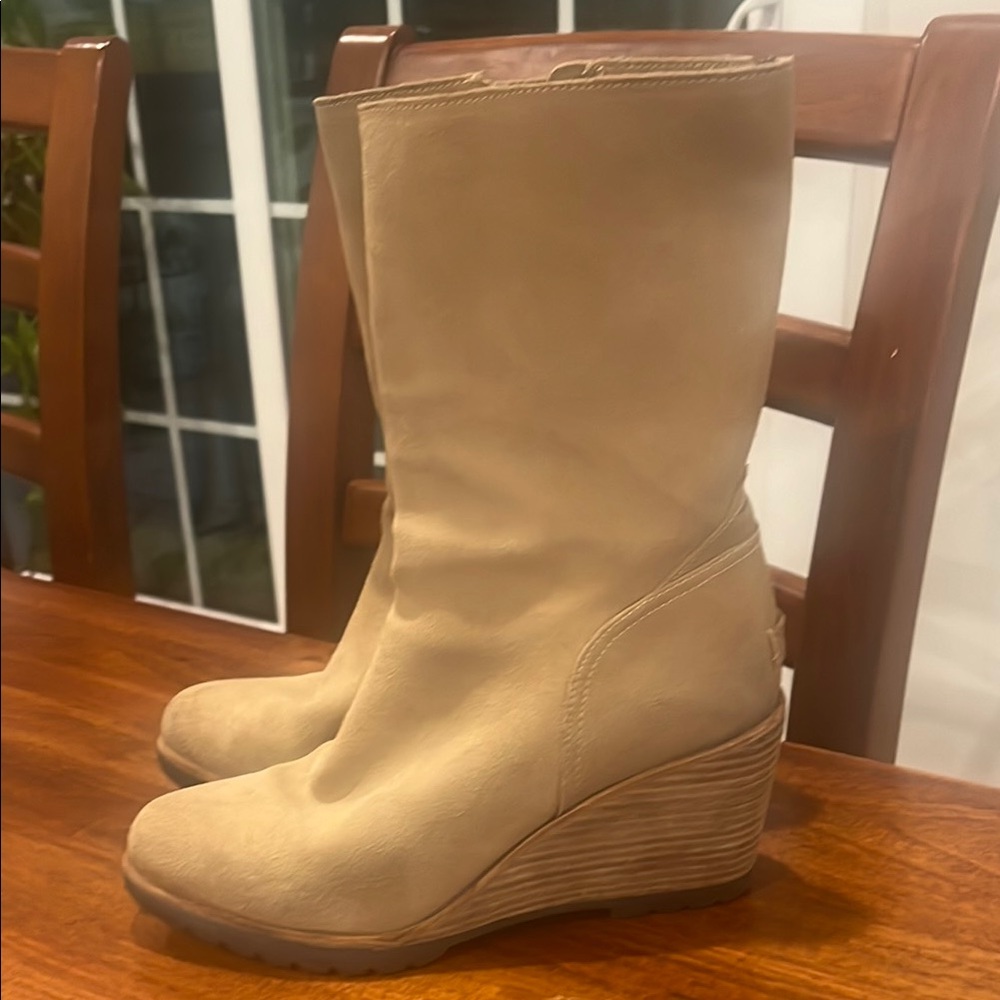 Sorel Tan Ankle Boots with Wedge Heel and Rounded Toe
